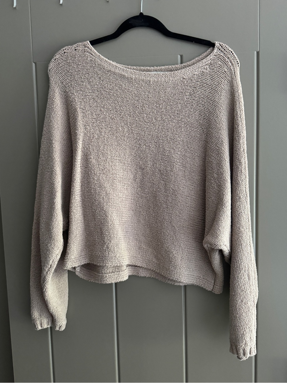 Abercrombie & Fitch Relaxed Boxy Knit Sweater in Taupe. Size Small/Medium